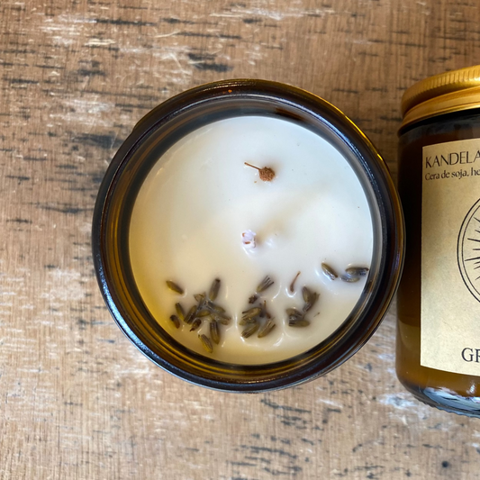 Vela natural Gràcia x  Lavanda y ylang ylang